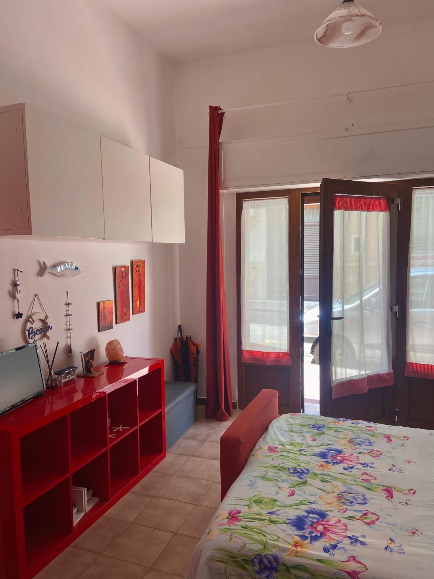 Albachiara Apartment Джовинацо Екстериор снимка